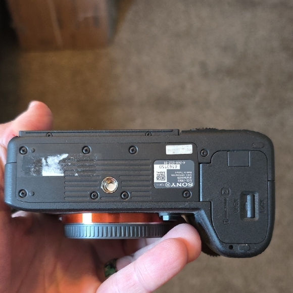 Sony Alpha A7R ILCE-7R 36.4MP Digital Camera - As-Is Has Red screen Needs Repair - Picture 6 of 8